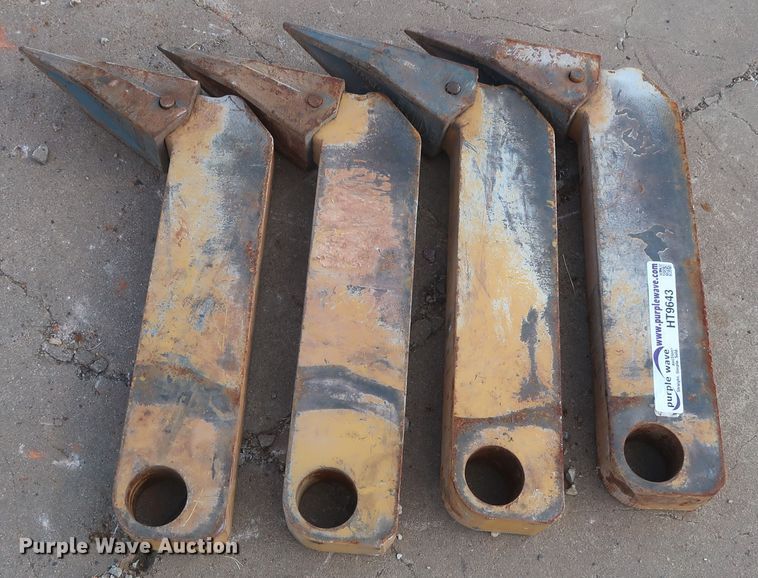 image for item HT9643 (4) Caterpillar dozer ripper shanks