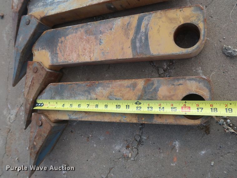 image for item HT9643 (4) Caterpillar dozer ripper shanks