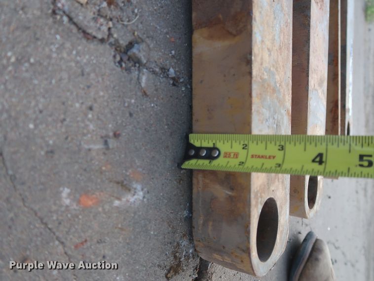 image for item HT9643 (4) Caterpillar dozer ripper shanks