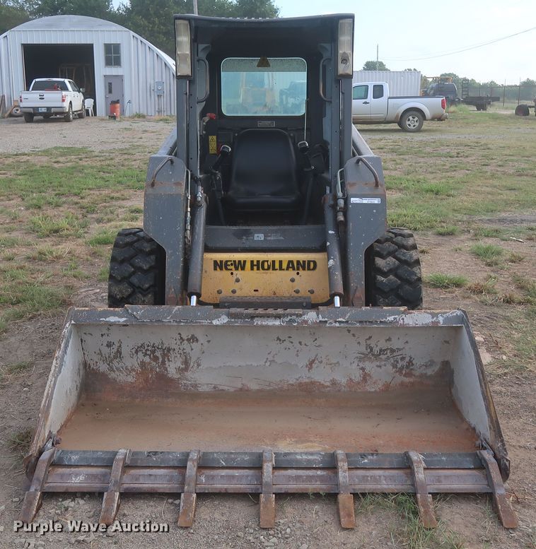 image for item HT9645 2007 New Holland L160  skid steer loader