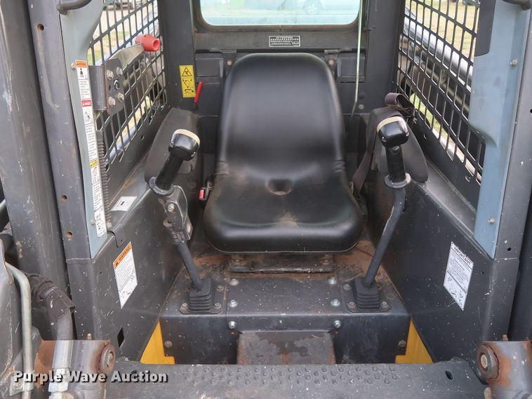 image for item HT9645 2007 New Holland L160  skid steer loader