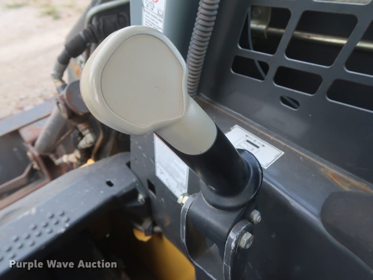 image for item HT9645 2007 New Holland L160  skid steer loader