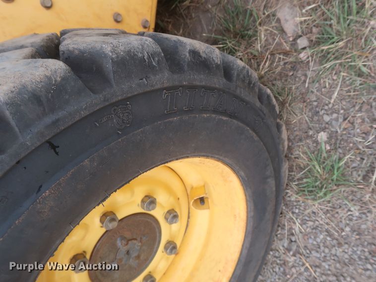 image for item HT9645 2007 New Holland L160  skid steer loader