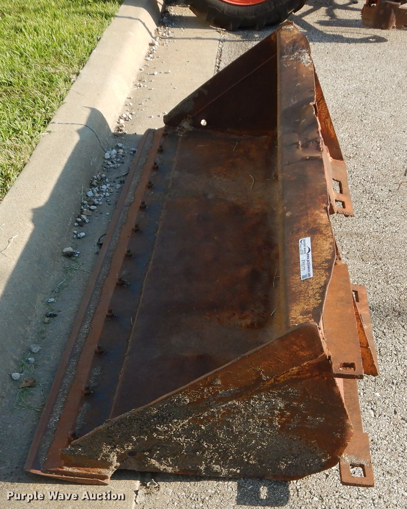 Case 72"W low profile skid steer bucket in Lawrence, KS Item FY9171