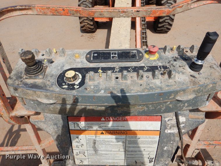 image for item DI0289 2005 JLG 600S  boom lift