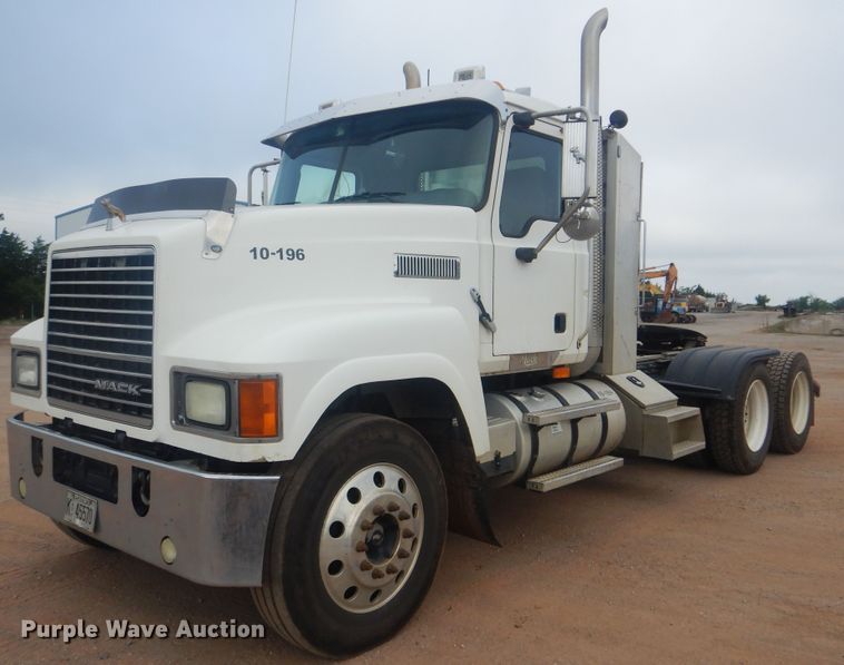 image for item DI0290 2008 Mack CHU613  semi truck