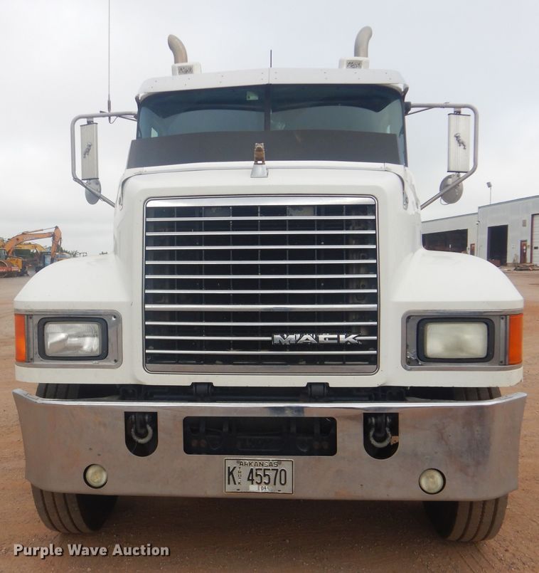 image for item DI0290 2008 Mack CHU613  semi truck