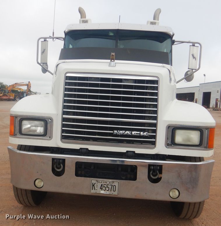 image for item DI0290 2008 Mack CHU613  semi truck