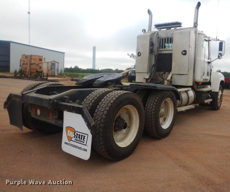 image for item DI0290 2008 Mack CHU613  semi truck