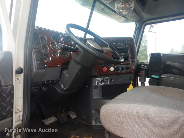 image for item DI0290 2008 Mack CHU613  semi truck