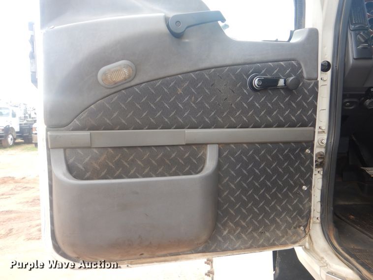 image for item DI0290 2008 Mack CHU613  semi truck