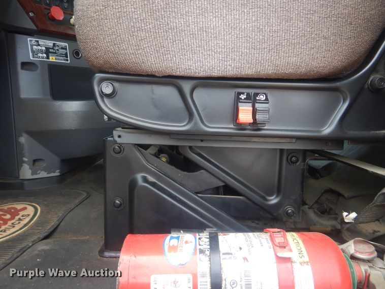 image for item DI0290 2008 Mack CHU613  semi truck