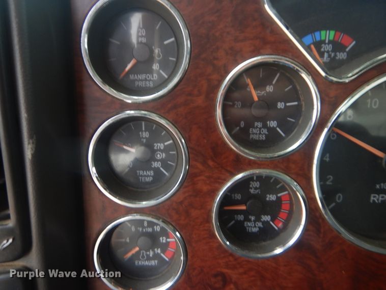 image for item DI0290 2008 Mack CHU613  semi truck