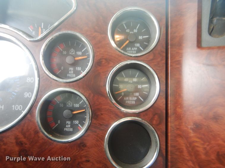 image for item DI0290 2008 Mack CHU613  semi truck