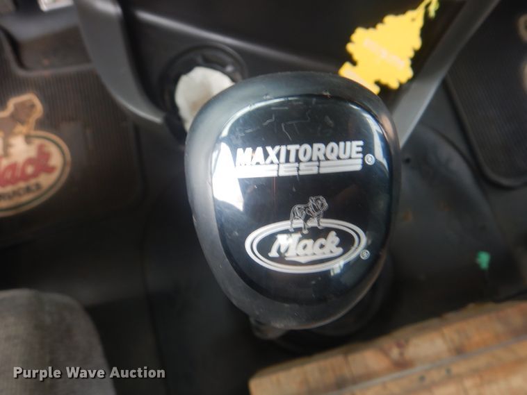 image for item DI0290 2008 Mack CHU613  semi truck