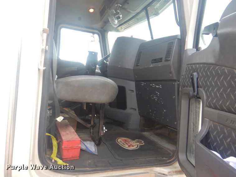 image for item DI0290 2008 Mack CHU613  semi truck