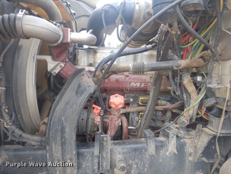 image for item DI0290 2008 Mack CHU613  semi truck