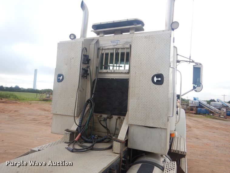 image for item DI0290 2008 Mack CHU613  semi truck