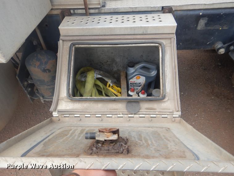 image for item DI0290 2008 Mack CHU613  semi truck