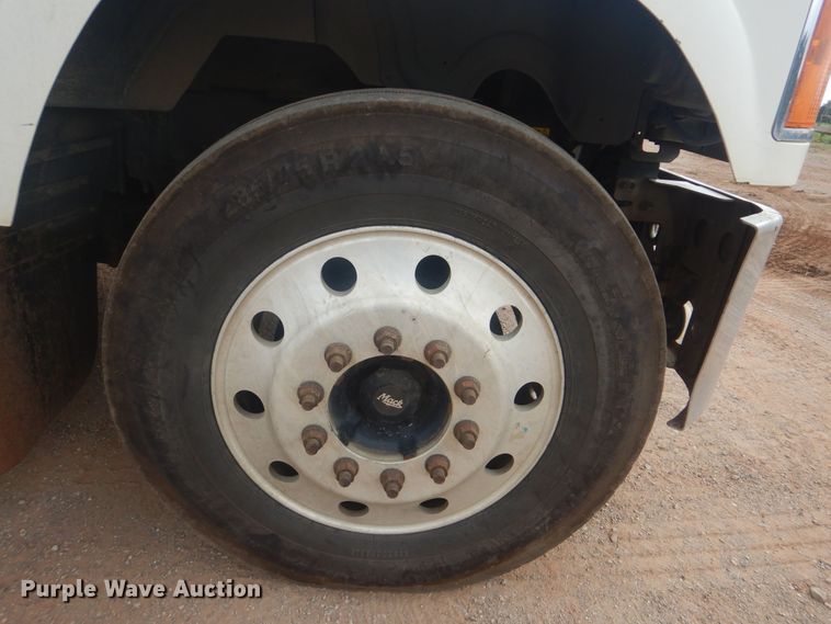 image for item DI0290 2008 Mack CHU613  semi truck