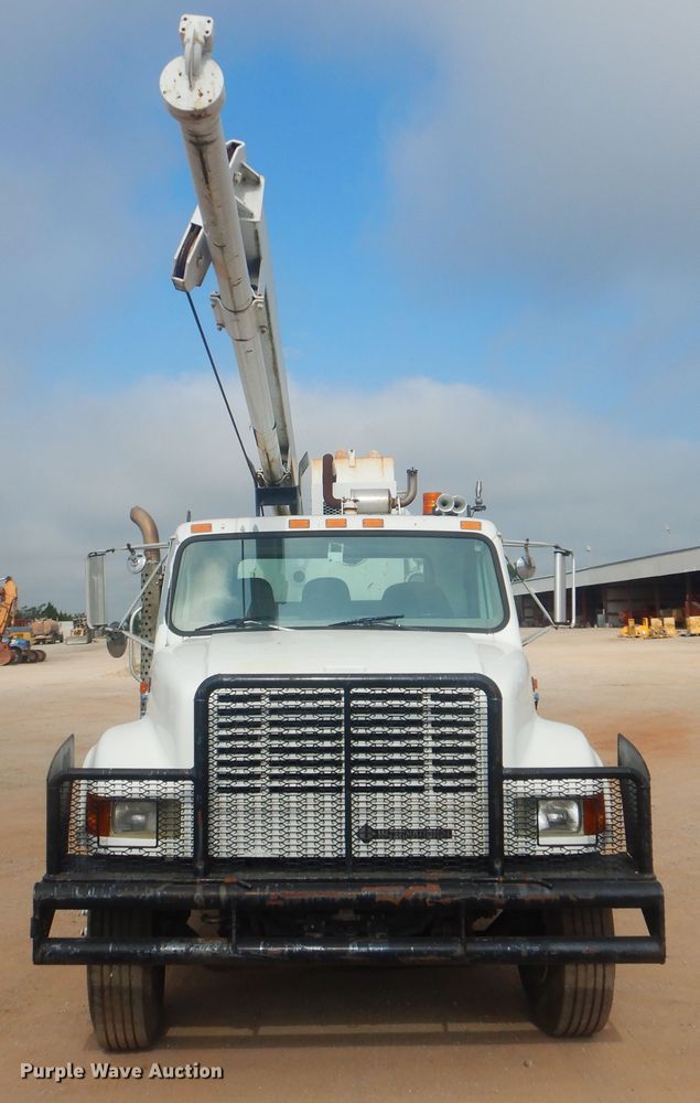 image for item DI0291 1999 International 4900  pressure digger truck