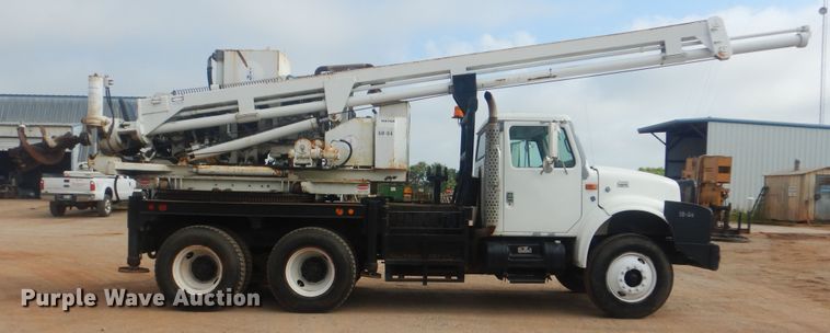 image for item DI0291 1999 International 4900  pressure digger truck