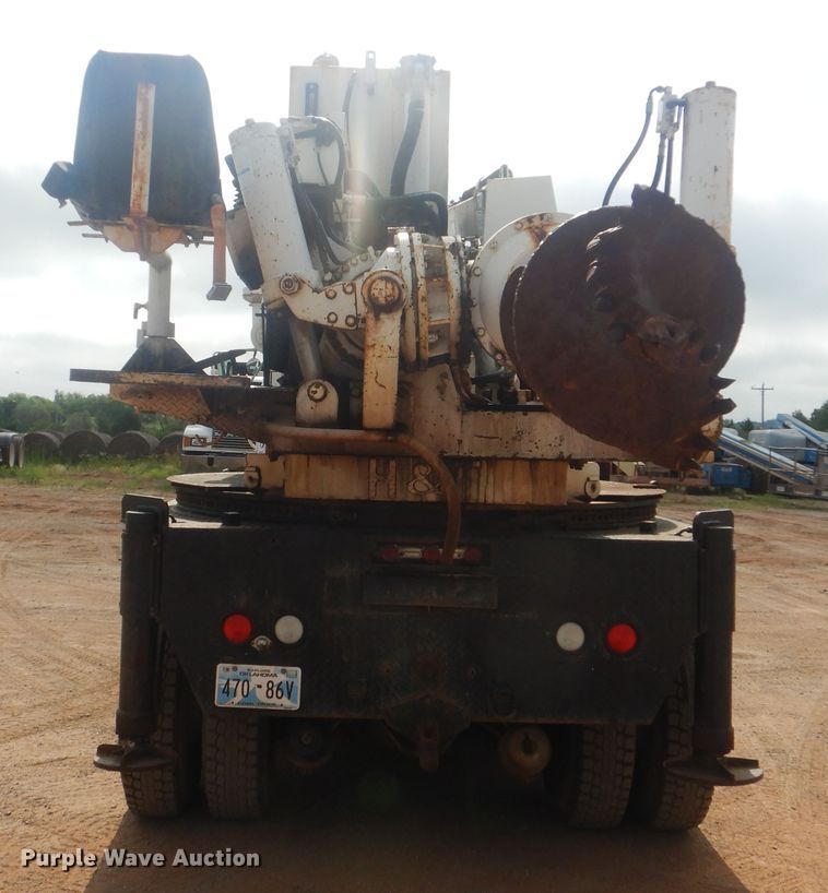 image for item DI0291 1999 International 4900  pressure digger truck