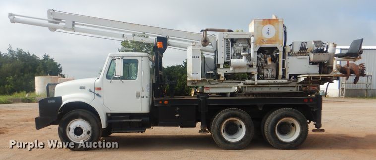 image for item DI0291 1999 International 4900  pressure digger truck