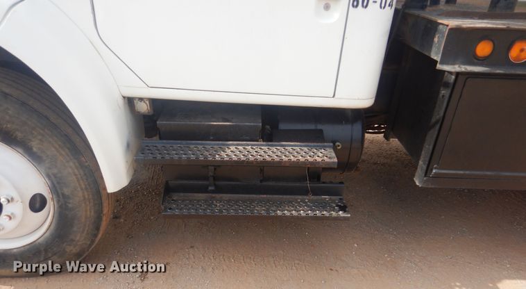 image for item DI0291 1999 International 4900  pressure digger truck