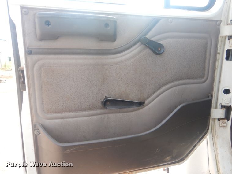 image for item DI0291 1999 International 4900  pressure digger truck