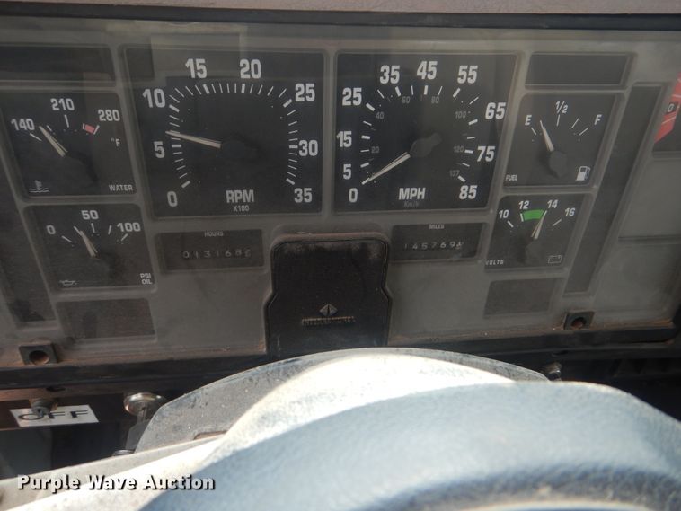 image for item DI0291 1999 International 4900  pressure digger truck