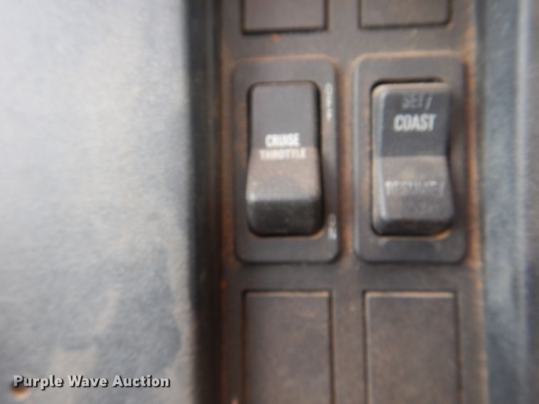 image for item DI0291 1999 International 4900  pressure digger truck