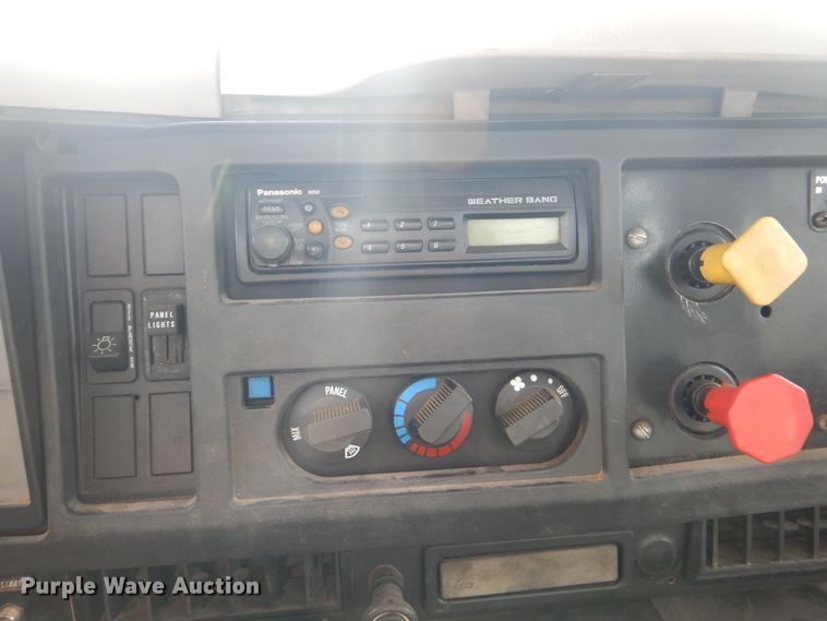 image for item DI0291 1999 International 4900  pressure digger truck