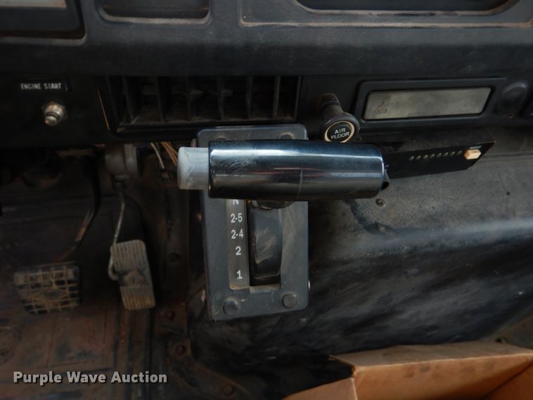 image for item DI0291 1999 International 4900  pressure digger truck