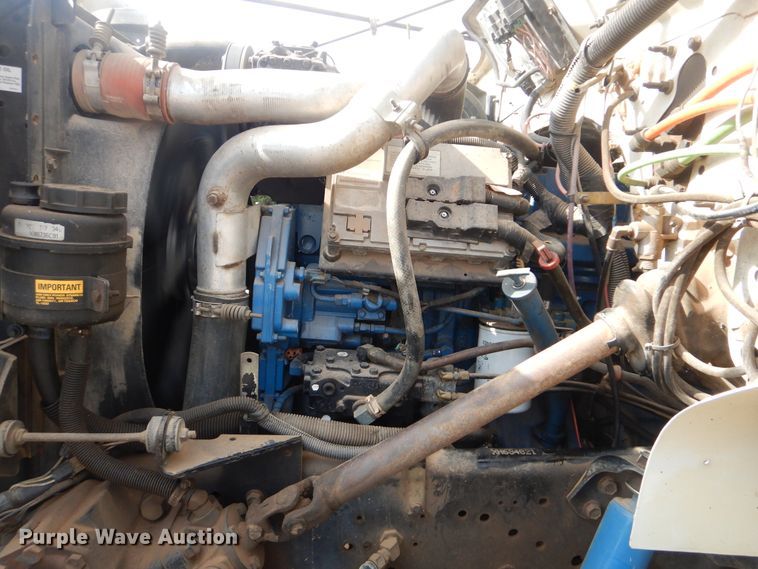 image for item DI0291 1999 International 4900  pressure digger truck