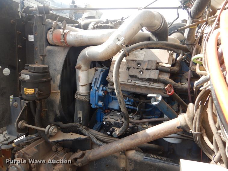 image for item DI0291 1999 International 4900  pressure digger truck