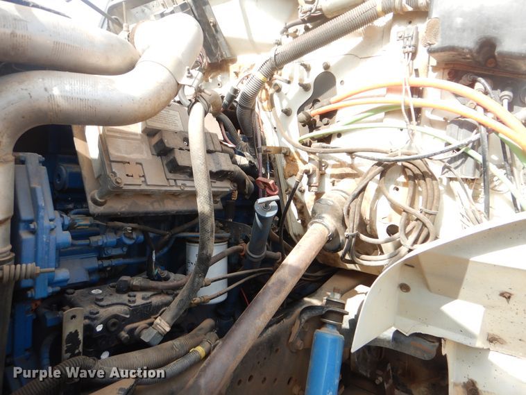 image for item DI0291 1999 International 4900  pressure digger truck