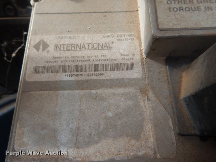 image for item DI0291 1999 International 4900  pressure digger truck