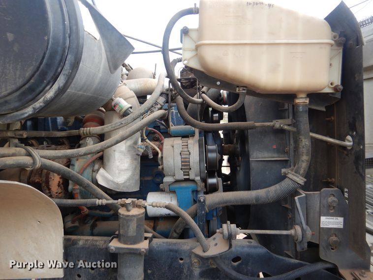 image for item DI0291 1999 International 4900  pressure digger truck