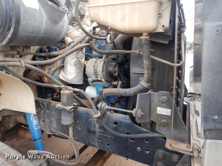 image for item DI0291 1999 International 4900  pressure digger truck