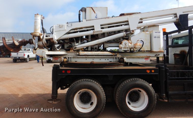 image for item DI0291 1999 International 4900  pressure digger truck