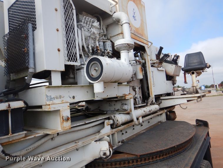 image for item DI0291 1999 International 4900  pressure digger truck