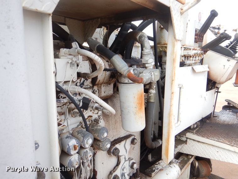 image for item DI0291 1999 International 4900  pressure digger truck