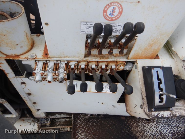 image for item DI0291 1999 International 4900  pressure digger truck