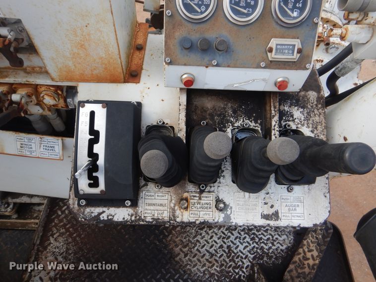 image for item DI0291 1999 International 4900  pressure digger truck