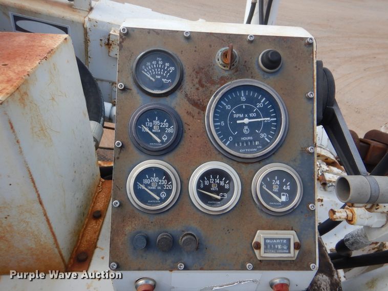 image for item DI0291 1999 International 4900  pressure digger truck