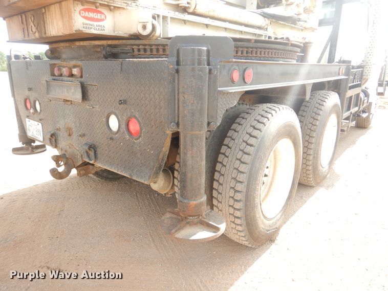 image for item DI0291 1999 International 4900  pressure digger truck