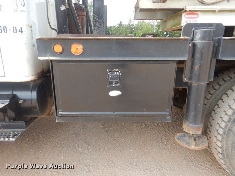 image for item DI0291 1999 International 4900  pressure digger truck