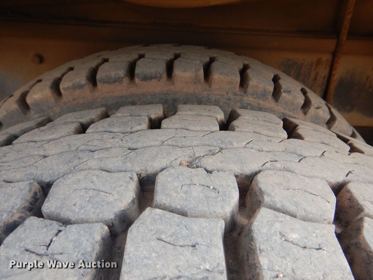 image for item DI0291 1999 International 4900  pressure digger truck