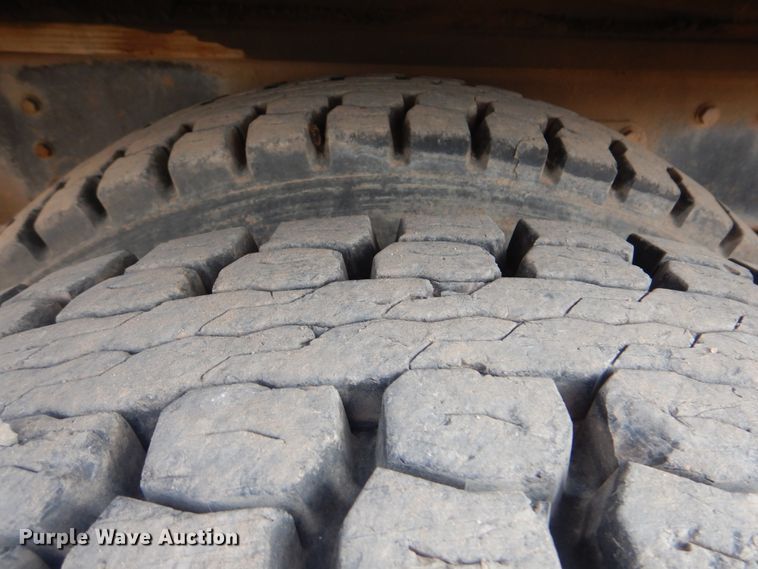 image for item DI0291 1999 International 4900  pressure digger truck